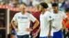 Le sélectionneur des Etats-Unis Gregg Berhalter s'entretient avec Weston McKennie, USA, le 1er juillet 2024.