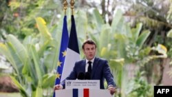 Le président français Emmanuel Macron lors d'un discours à Libreville au Gabon, le 2 mars 2023.
