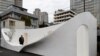 Seorang peserta melihat-lihat toilet umum yang didesain ulang sebagai bagian dari proyek mengubah toilet umum menjadi toilet yang dapat digunakan dengan nyaman oleh semua orang, di kawasan Shibuya, di Tokyo, Jepang 4 April 2024. (REUTERS /Kim Kyung-Hoon)