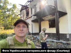 Вільям Аттіг під час поїздки в Харківську область