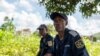 Deux policiers congolais assis dans une ancienne base de la Monusco à Kamanyola au Sud-Kivu, dans l'est de la République démocratique du Congo, 27 avril 2024. 