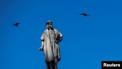 Vista de la estatua de Cristóbal Colón en la ciudad de Nueva York, EE.UU., el 14 de junio de 2020. REUTERS/Eduardo Muñoz
