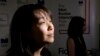 ARCHIVO - Han Kang habla con los medios después de ganar el premio Man Booker Internacional de ficción por su libro 'The Vegetarian' en Londres, el 16 de mayo de 2016.