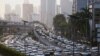 Suasana lalu lintas yang tetap padat di Jakarta saat diberlakukannya pembatasan di tengah pandemi Covid-19, 19 Mei 2020. (Foto: dok).