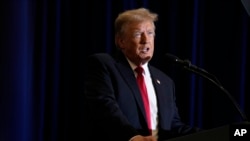 ARCHIVO - El expresidente Donald Trump y precandidato republicano a la nominación de su partido ha continuado con sus eventos de campaña a pesar de los fallos judiciales en su contra.