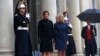 Les premières dames américaine et française Melania Trump et Brigitte Macron sur les marches du Palais de l’Elysée à Paris, le 10 novembre 2018, lors des commémorations du centenaire marquant la fin de la Première Guerre mondiale. (AP Photo/Jacquelyn Martin)