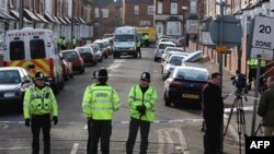Cảnh sát Anh chặn một con đường ở Birmingham