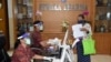 Layanan di Kantor Desa Kesiman Kertalangu, Denpasar tetap berjalan dengan protokol Covid-19. (Foto: Humas Pemkot Denpasar)