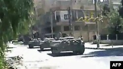 Xe tăng được điều động đến thành phố Deir el-Zour, Syria