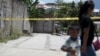 Scène de crime implicant des membres présumés d’un gang dans le quartier d’El Castillo à Soyapango, dans la banlieue de San Salvador, 20 juillet 2015. (REUTERS/Jose Cabezas)