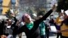Las mujeres interpretaron una variante de "Un violador en tu camino'', una canción y coreografía que se hizo viral y es creación del colectivo feminista chileno LasTesis para protestar por la violencia contra las mujeres.